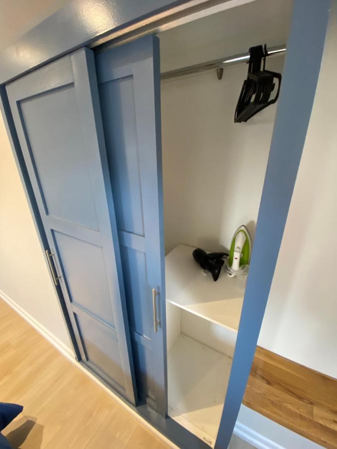 Lovely Spacious Loft Close To Train Station Уърдинг Екстериор снимка