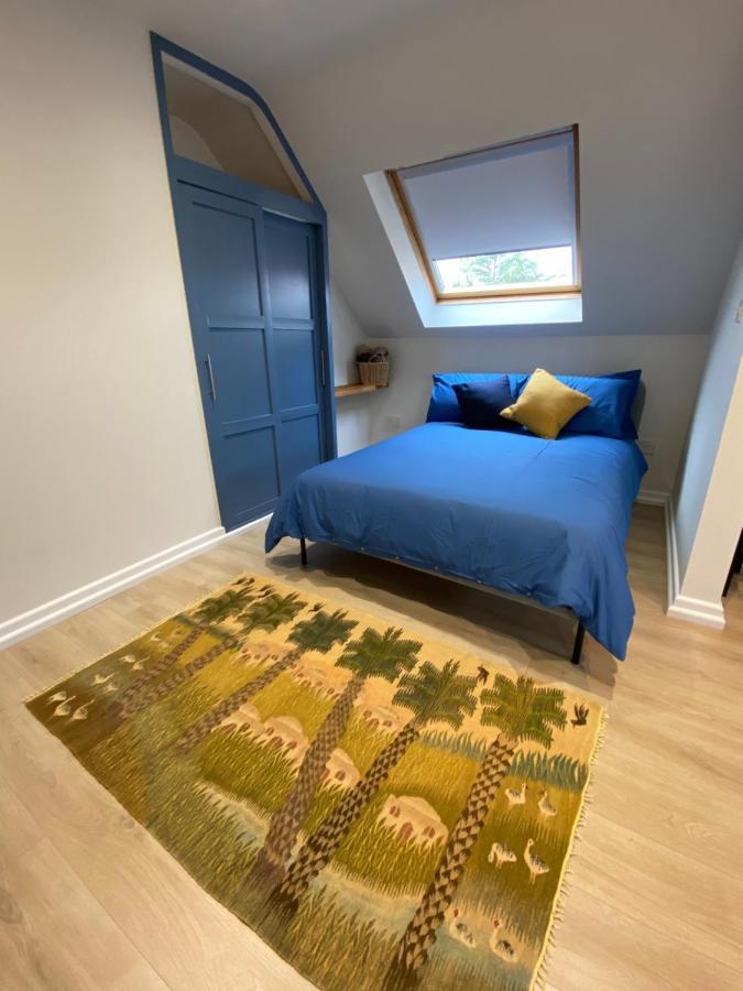 Lovely Spacious Loft Close To Train Station Уърдинг Екстериор снимка